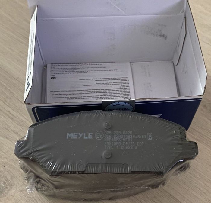 Колодки дискового гальма передні - MEYLE - 025 228 0420