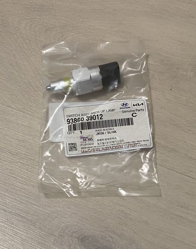 Датчик вмикання заднього ходу - HYUNDAI/KIA - 93860-39012