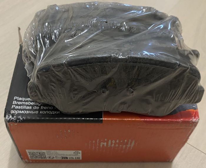 Гальмівні колодки передні, комплект - Eurorepar - 1675991380